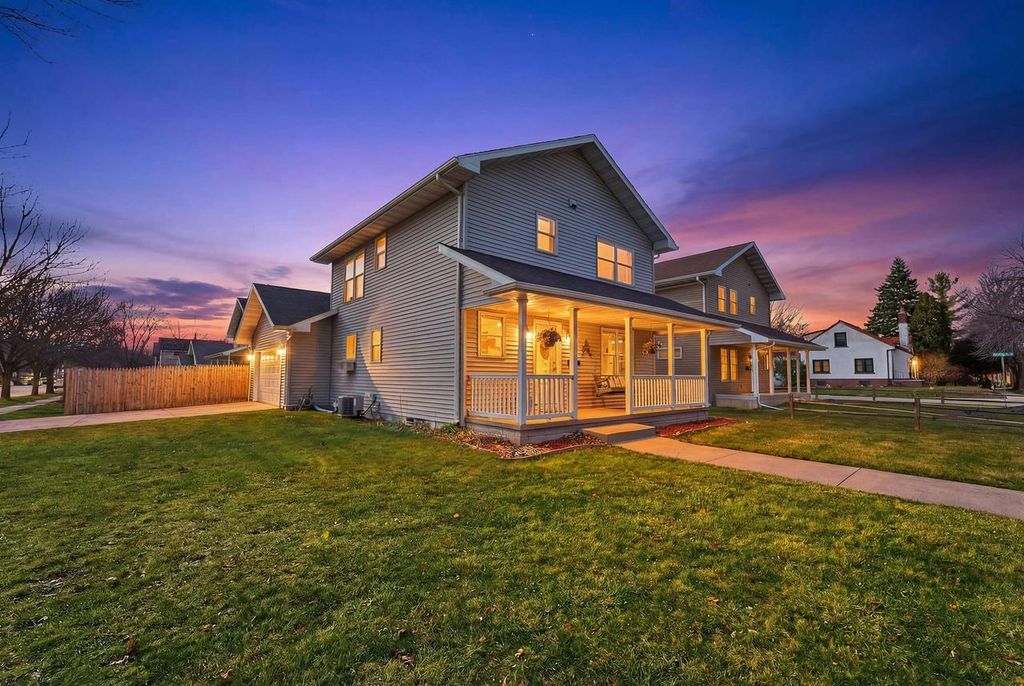 Photo of 204 N Park AVENUE, Fond Du Lac, WI 54935 (MLS # 50323100)