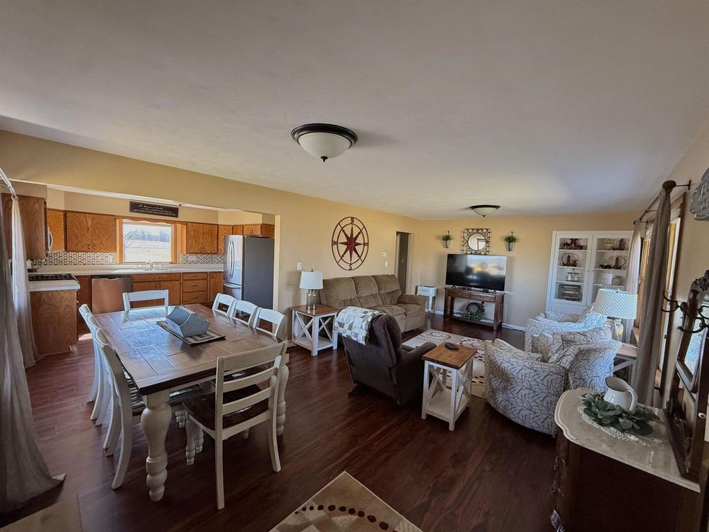 Photo of 9321 State Road 21, Omro, WI 54963 (MLS # 50322326)