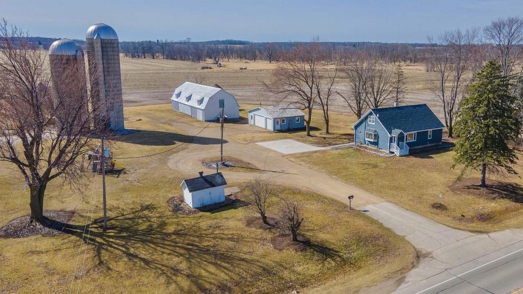 Photo of 9321 State Road 21, Omro, WI 54963 (MLS # 50322326)