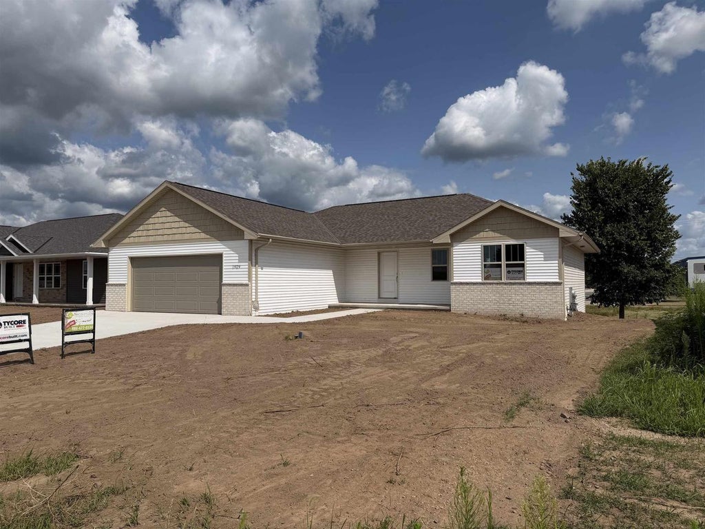 Photo of 1929 Huffcutt LANE, Waupaca, WI 54981 (MLS # 50320243)