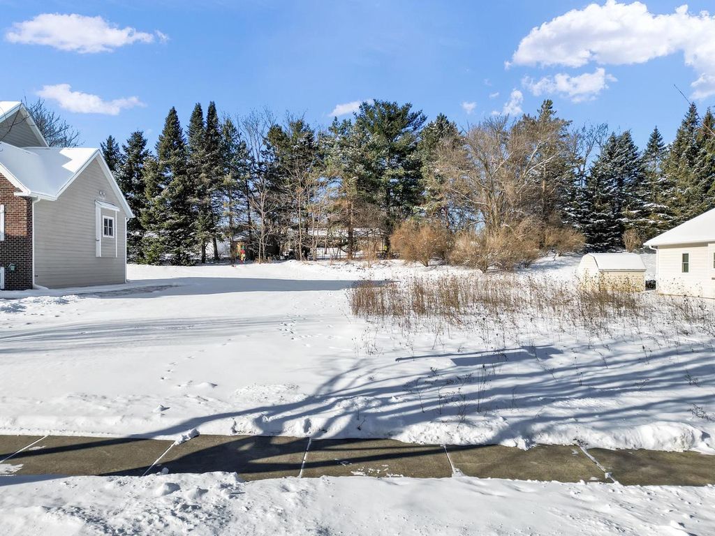 Photo of 1503 Red Oak DRIVE, Hartford, WI 53027 (MLS # 1947976)