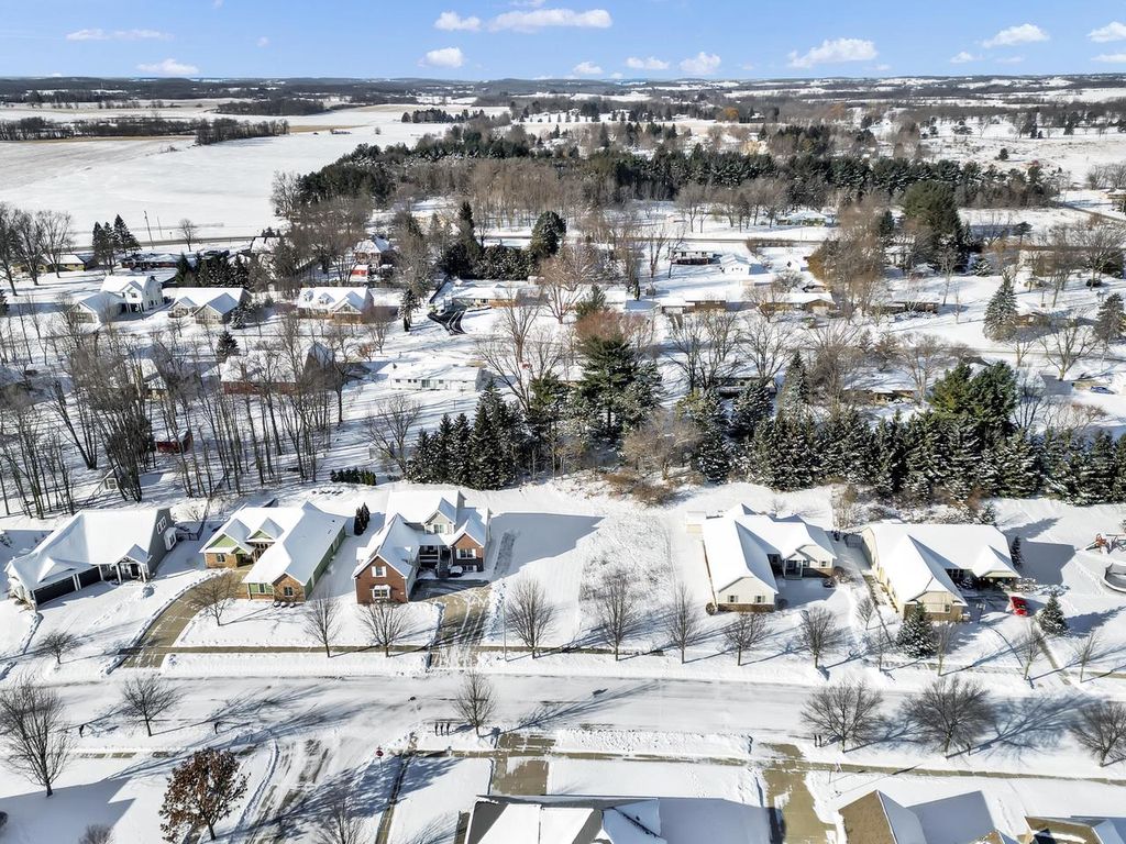 Photo of 1503 Red Oak DRIVE, Hartford, WI 53027 (MLS # 1947976)