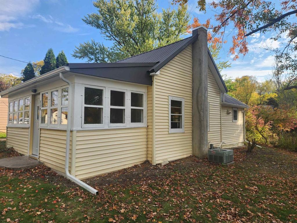 Photo of 220 Elm STREET, Baraboo, WI 53913 (MLS # 2011167)