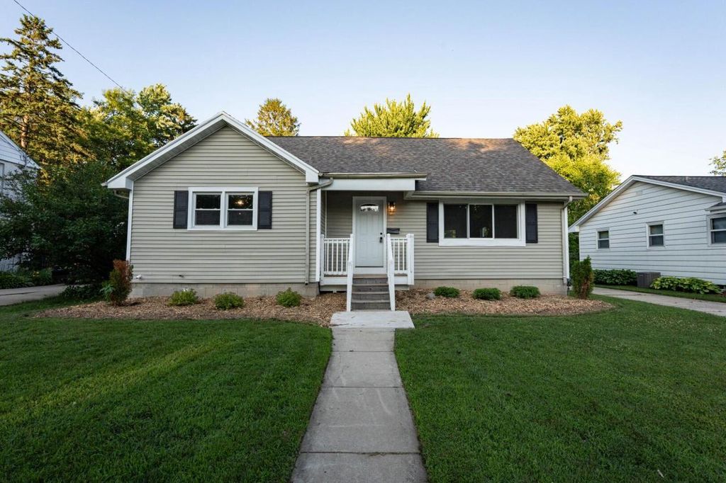 Photo of 1153 N 11th AVENUE, West Bend, WI 53090 (MLS # 1948290)