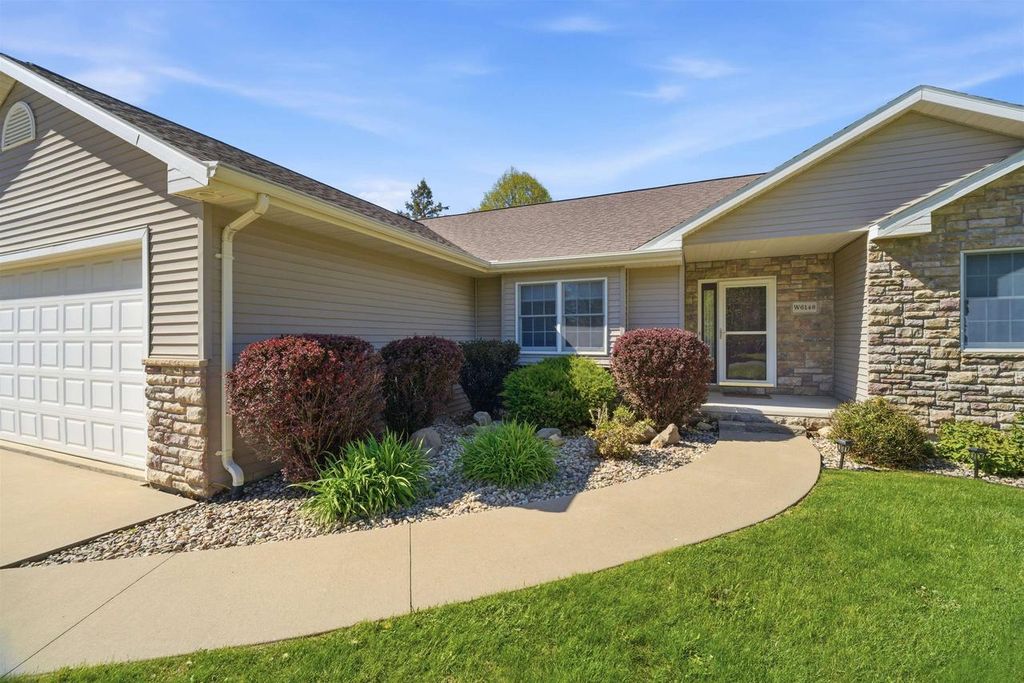 Photo of W6148 Long COURT, Appleton, WI 54914 (MLS # 50325585)