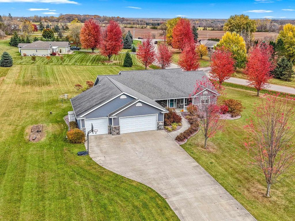 Photo of 9410 Memory LANE, Neenah, WI 54956 (MLS # 50317795)