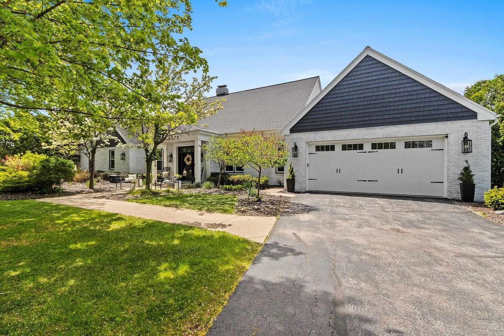 Photo of 4570 Choctaw TRAIL, Green Bay, WI 54313 (MLS # 50325834)