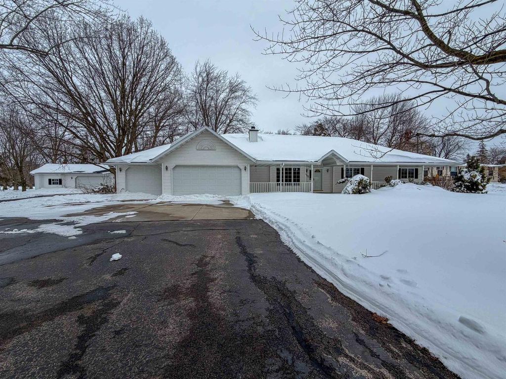 Photo of 511 W Pulaski STREET, Pulaski, WI 54162 (MLS # 50322460)