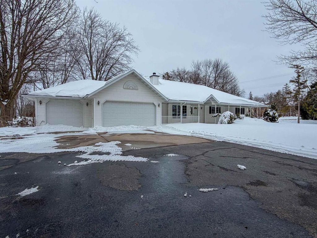Photo of 511 W Pulaski STREET, Pulaski, WI 54162 (MLS # 50322460)