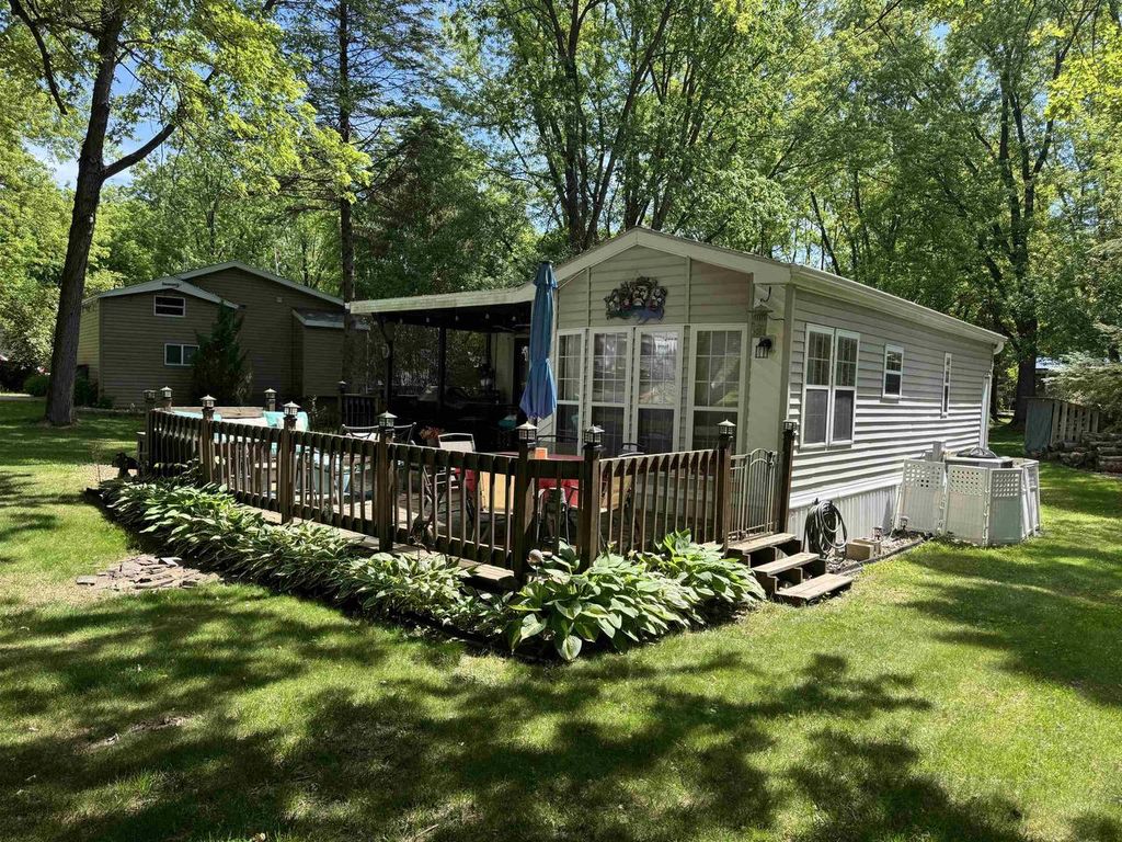 Photo of 208 Hillside DRIVE, Edgerton, WI 53534 (MLS # 2024541)