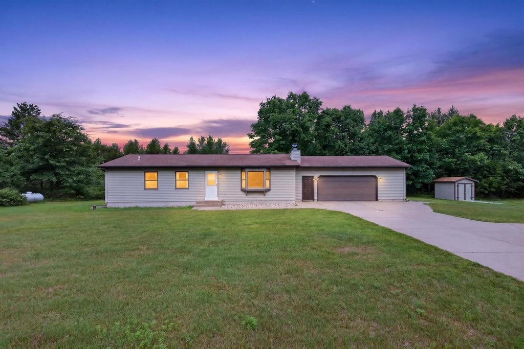 Photo of 6621 Evergreen AVENUE, Wisconsin Rapids, WI 54494 (MLS # 22603225)
