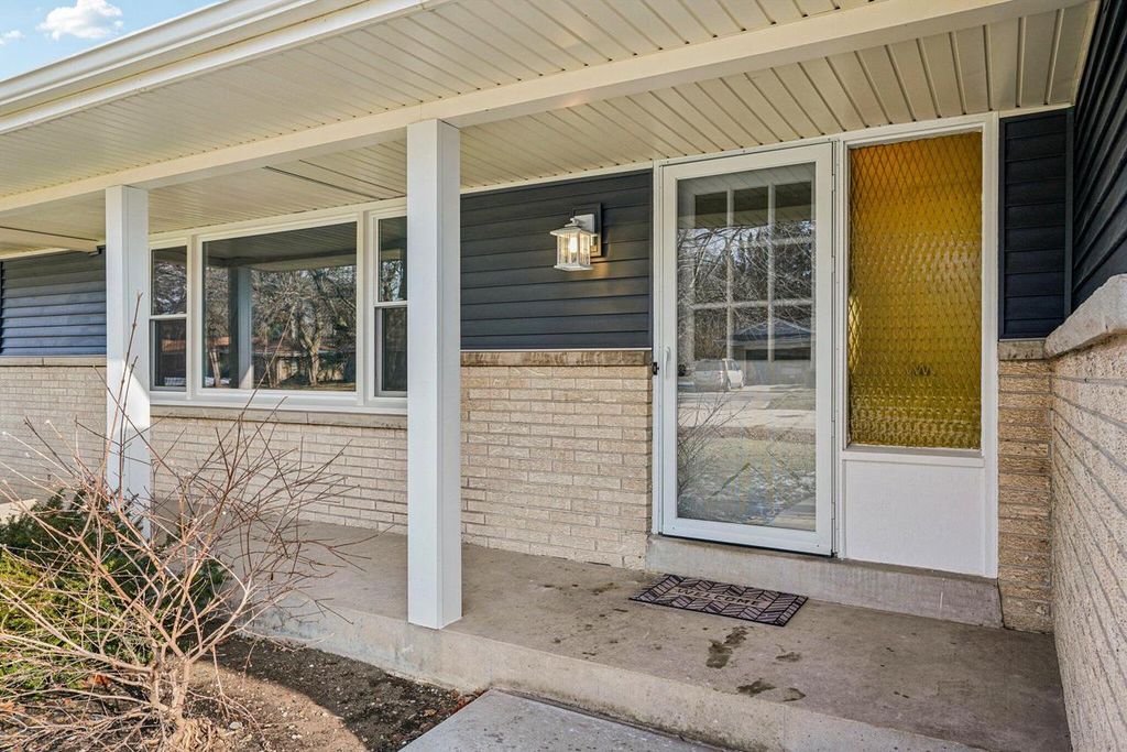 Photo of 6936 N Braeburn LANE, Glendale, WI 53209 (MLS # 1948997)
