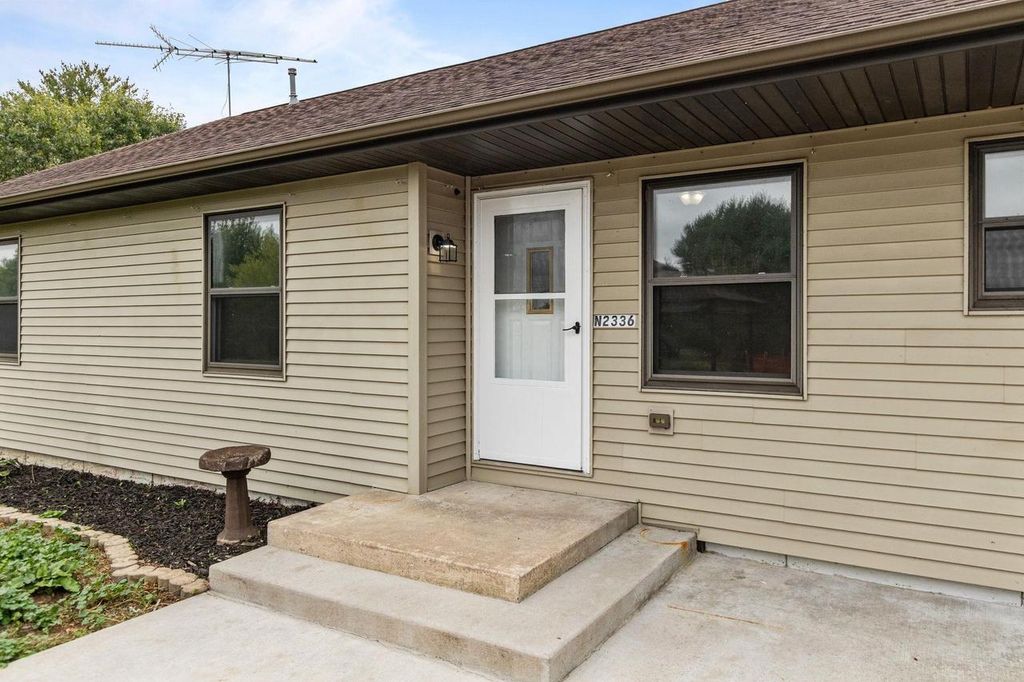 Photo of E2041 Meadowlark LANE, Waupaca, WI 54981 (MLS # 50315773)