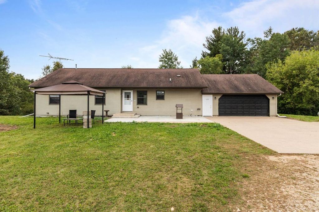 Photo of E2041 Meadowlark LANE, Waupaca, WI 54981 (MLS # 50315773)