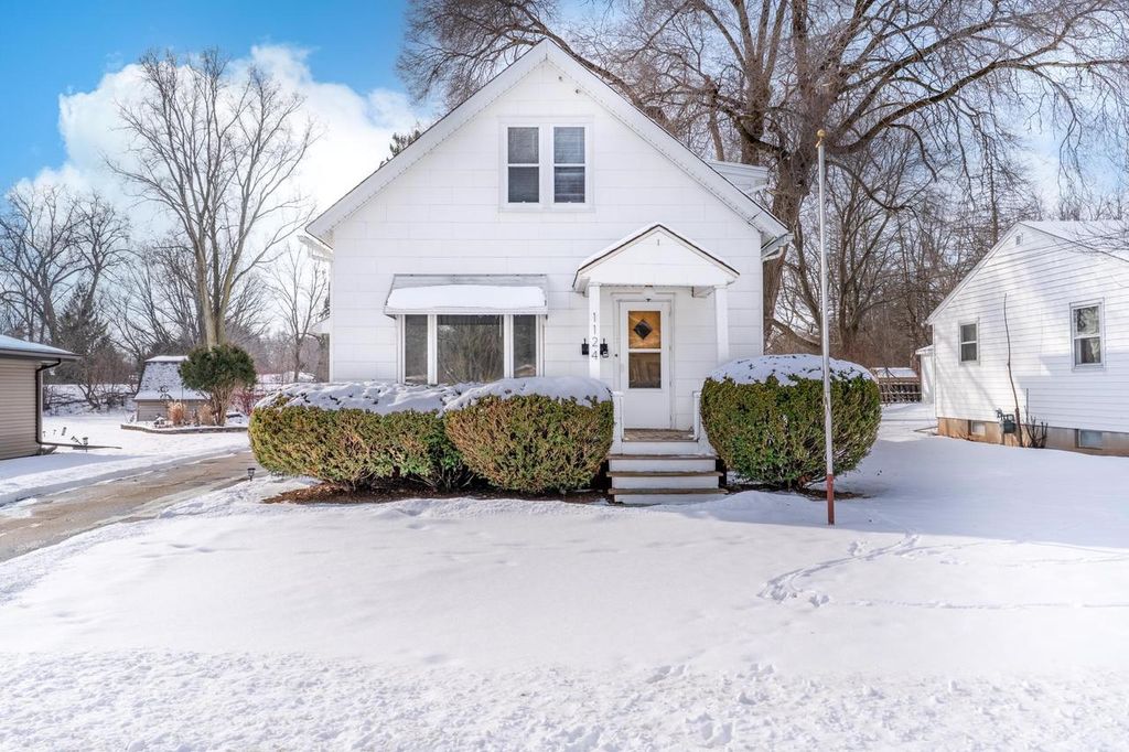 Photo of 1124 Hastings STREET, Green Bay, WI 54301 (MLS # 50321017)