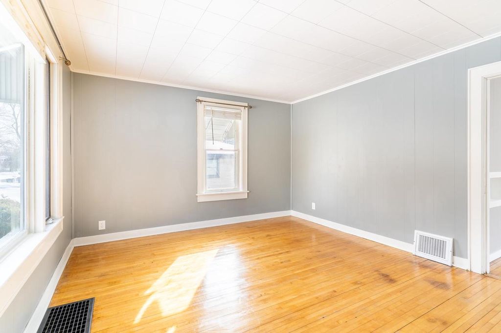 Photo of 1124 Hastings STREET, Green Bay, WI 54301 (MLS # 50321017)