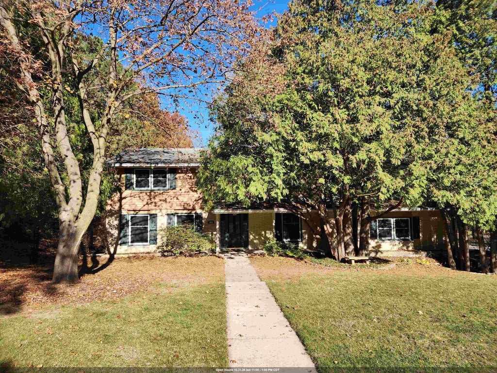 Photo of 955 Cedarview COURT, Green Bay, WI 54311 (MLS # 50335156)