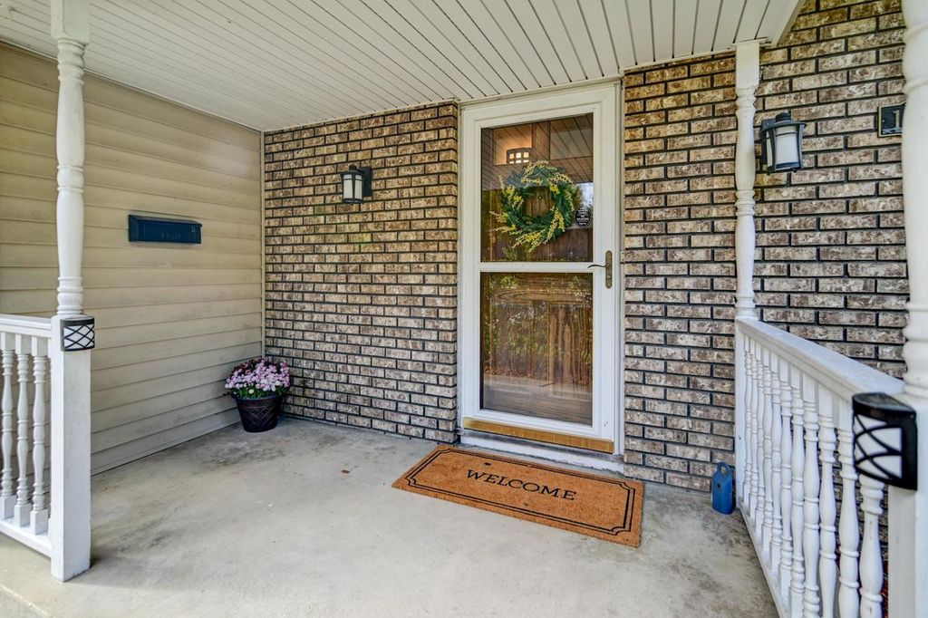 Photo of 1618 Angel Crest WAY, Madison, WI 53716 (MLS # 2011630)