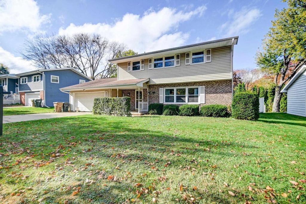 Photo of 1618 Angel Crest WAY, Madison, WI 53716 (MLS # 2011630)