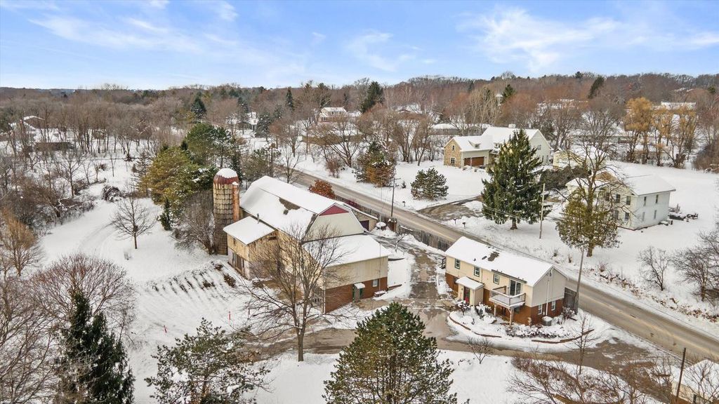 Photo of S30W29839 Sunset DRIVE, Waukesha, WI 53189 (MLS # 1945069)