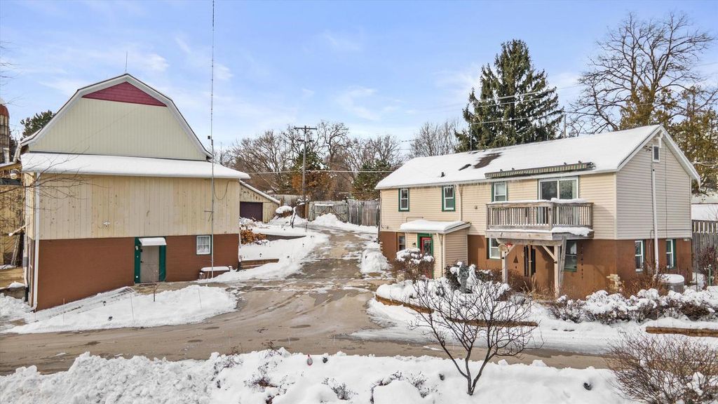 Photo of S30W29839 Sunset DRIVE, Waukesha, WI 53189 (MLS # 1945069)
