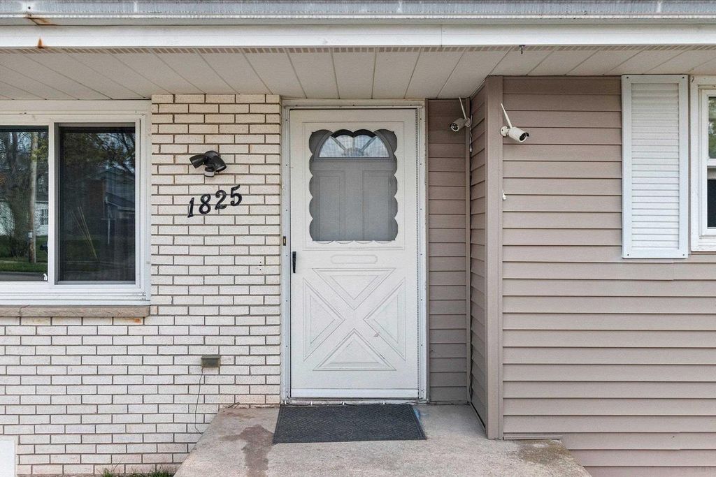 Photo of 1825 W Grant STREET, Appleton, WI 54914 (MLS # 50325102)