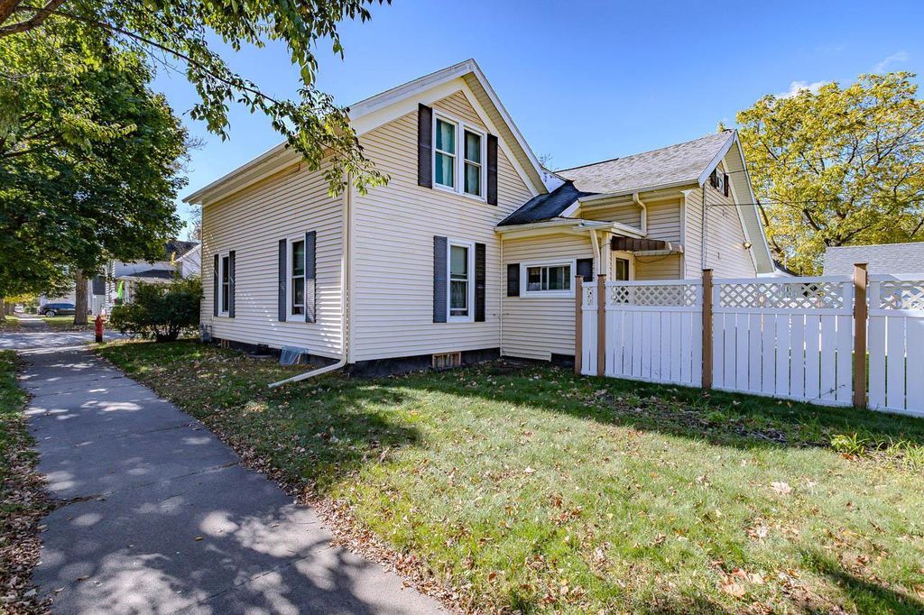 Photo of 630 Humboldt AVENUE, Wausau, WI 54403 (MLS # 22504875)