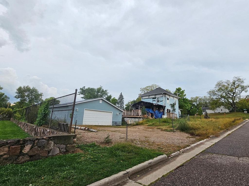 Photo of 603 Walnut STREET, Baraboo, WI 53913 (MLS # 2011255)