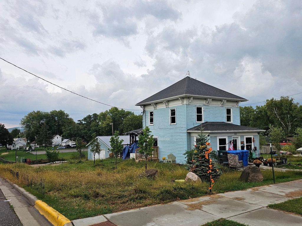 Photo of 603 Walnut STREET, Baraboo, WI 53913 (MLS # 2011255)