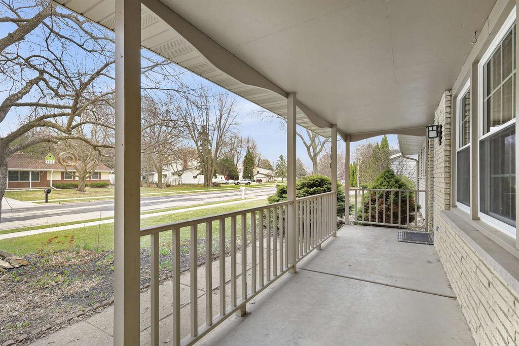 Photo of 120 Walmar DRIVE, Sun Prairie, WI 53590 (MLS # 2018940)