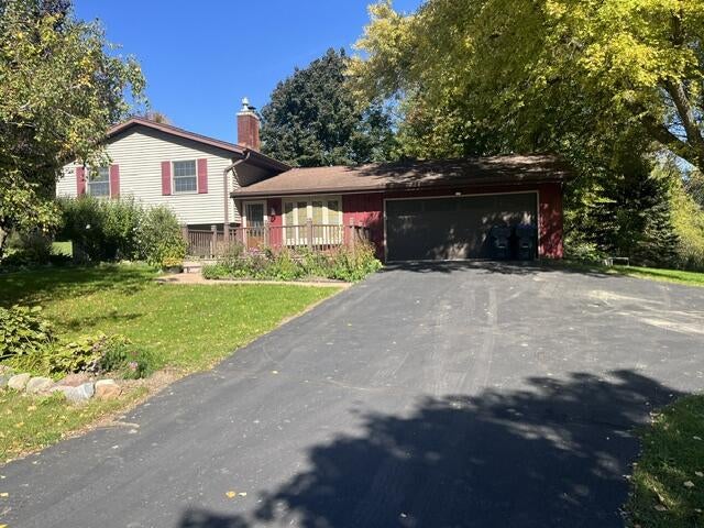 Photo of W264S3768 Lawrence LANE, Waukesha, WI 53189 (MLS # 1984389)