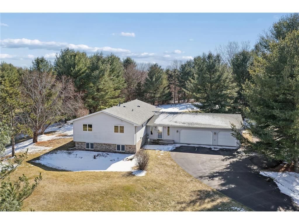 Photo of 725 Packer DRIVE, Hudson, WI 54016 (MLS # 7037724)