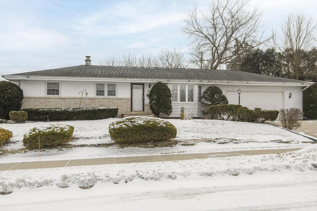 Photo of W145N8432 Lucerne DRIVE, Menomonee Falls, WI 53051 (MLS # 1945779)