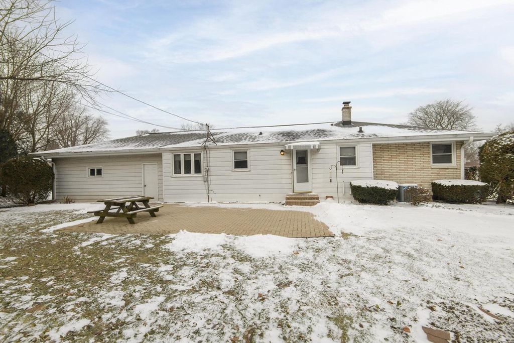 Photo of W145N8432 Lucerne DRIVE, Menomonee Falls, WI 53051 (MLS # 1945779)