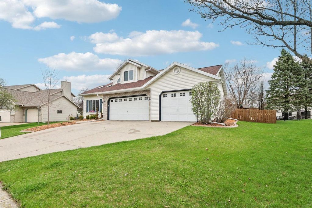 Photo of 609 Worthington WAY, Waunakee, WI 53597 (MLS # 2020784)
