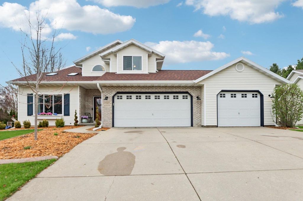 Photo of 609 Worthington WAY, Waunakee, WI 53597 (MLS # 2020784)