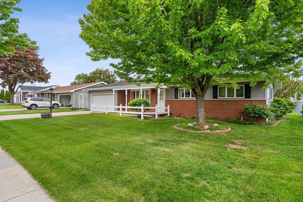 Photo of 1756 Southland AVENUE, Oshkosh, WI 54902 (MLS # 50326236)