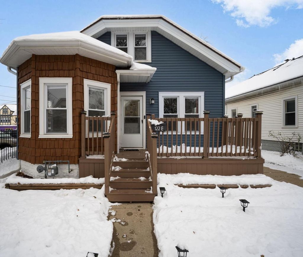 Photo of 122 E Norwich STREET, Milwaukee, WI 53207 (MLS # 1940360)