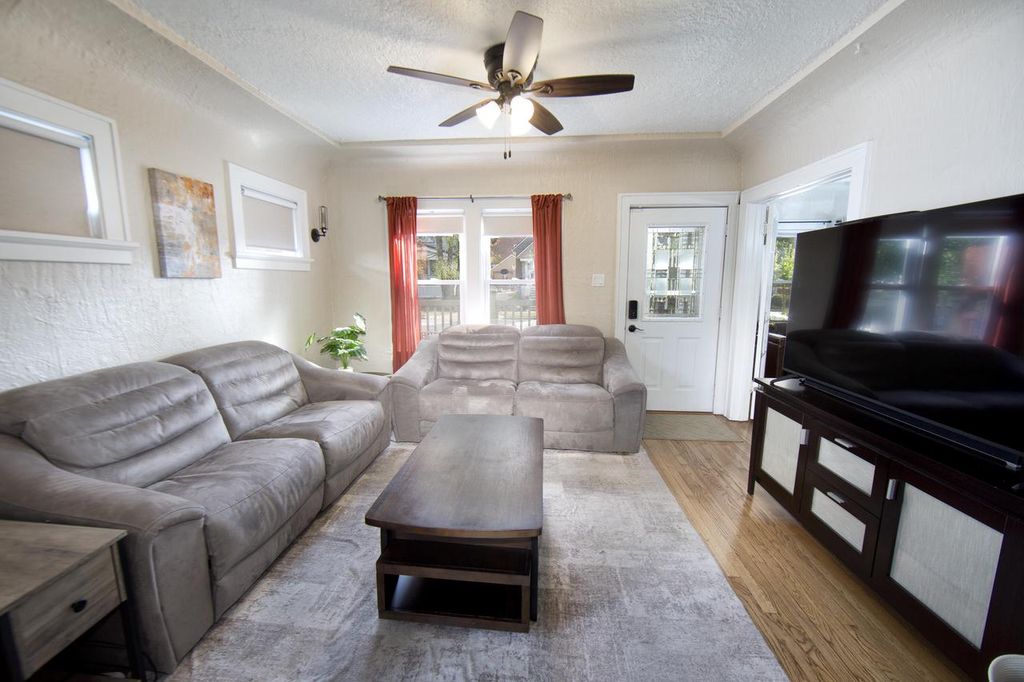 Photo of 122 E Norwich STREET, Milwaukee, WI 53207 (MLS # 1940360)