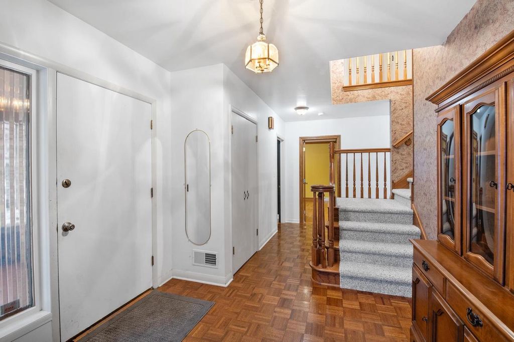 Photo of 1076 Ernst DRIVE, Green Bay, WI 54304 (MLS # 50319764)