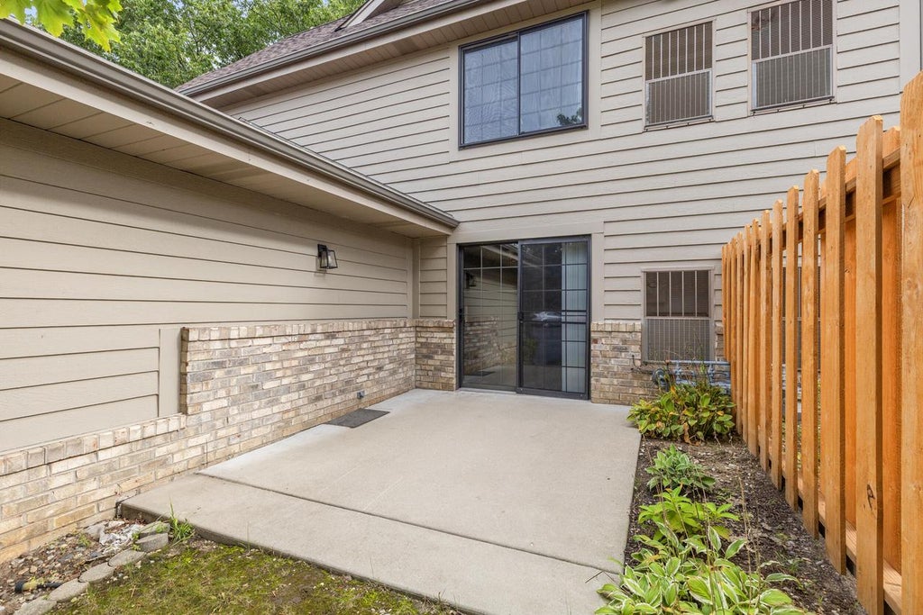 Photo of N80W12900 Fond Du Lac AVENUE #5, Menomonee Falls, WI 53051 (MLS # 1981127)