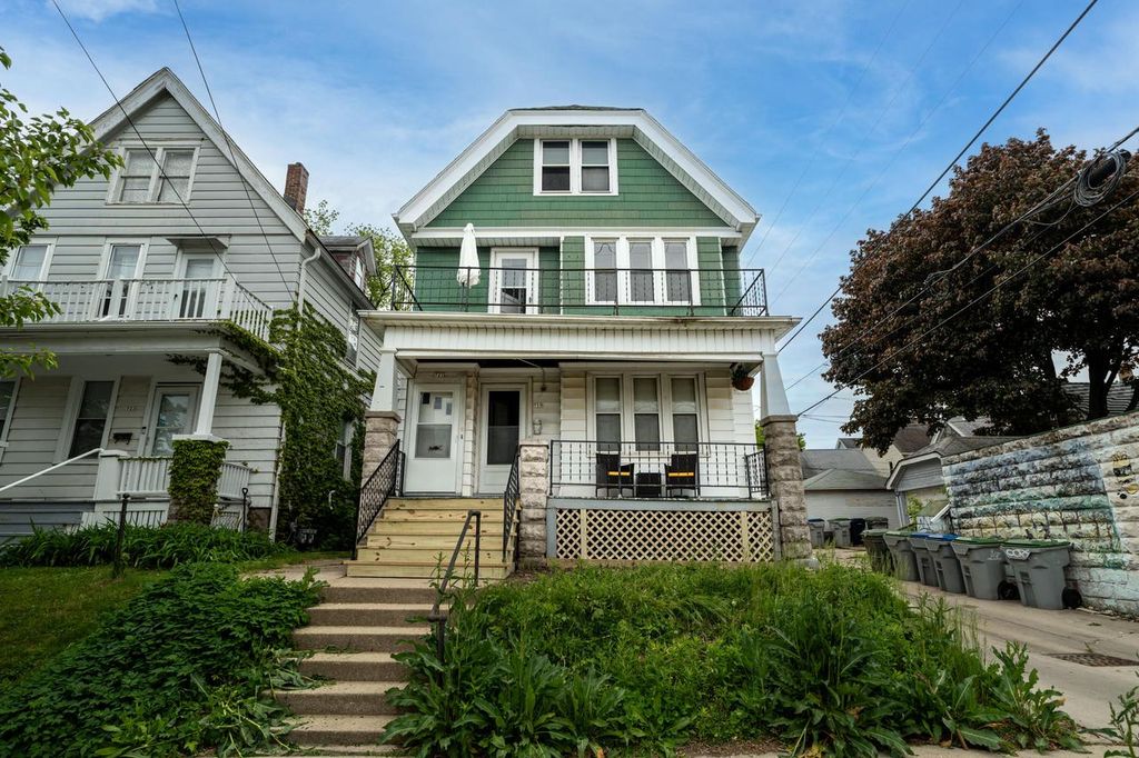Photo of 719 E Chambers STREET #721, Milwaukee, WI 53212 (MLS # 1963178)