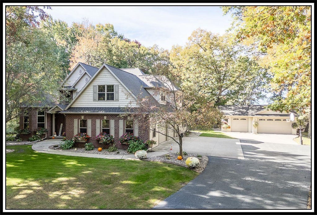Photo of N3839 Woodfield LANE, New London, WI 54961 (MLS # 50331639)
