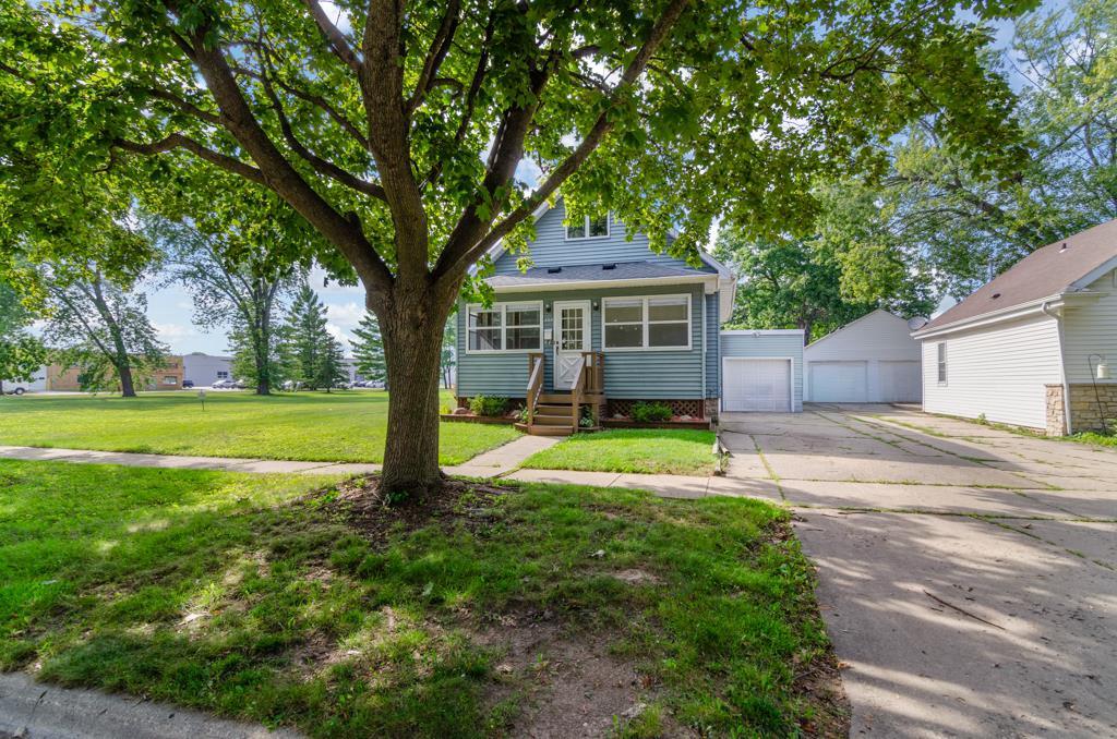 Photo of 408 Oak STREET, Green Bay, WI 54304 (MLS # 50332038)