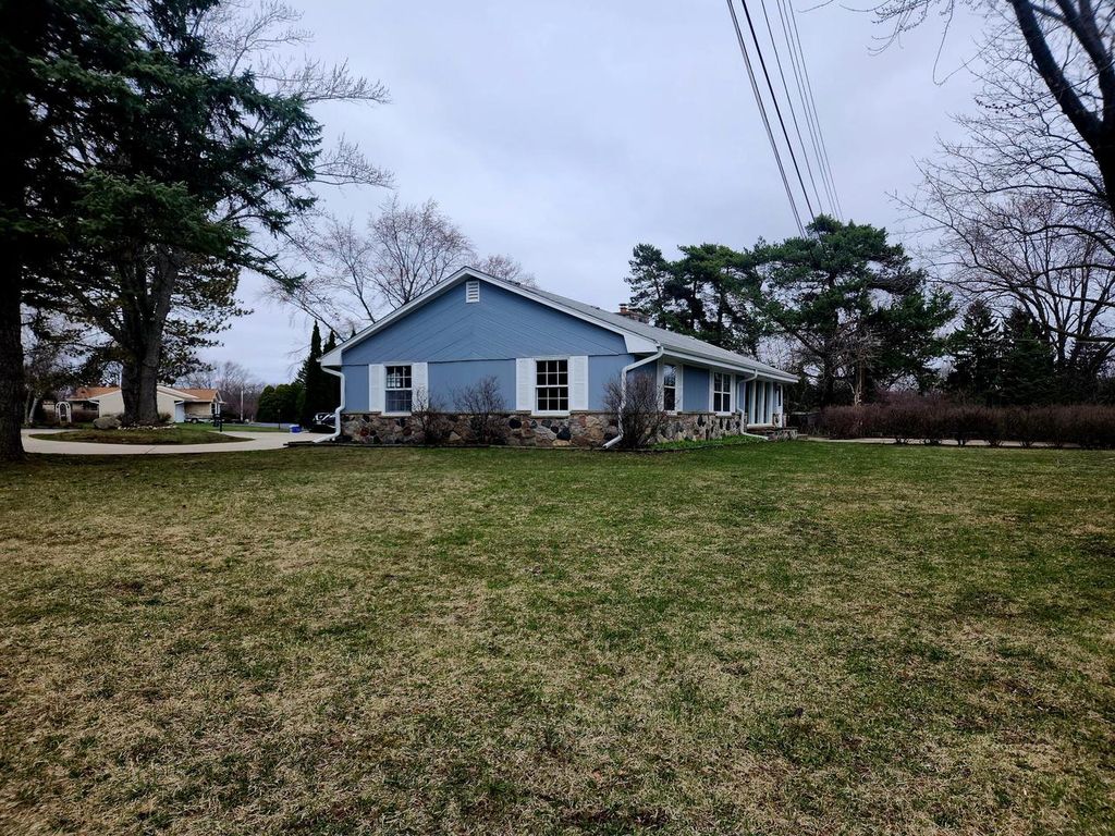 Photo of 18635 Benington DRIVE, Brookfield, WI 53045 (MLS # 1955898)