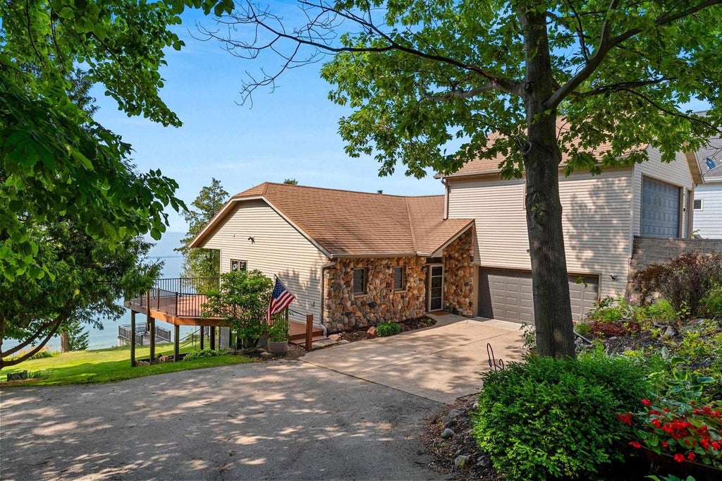 Photo of 5153 Edgewater Beach ROAD, Green Bay, WI 54311 (MLS # 50328862)