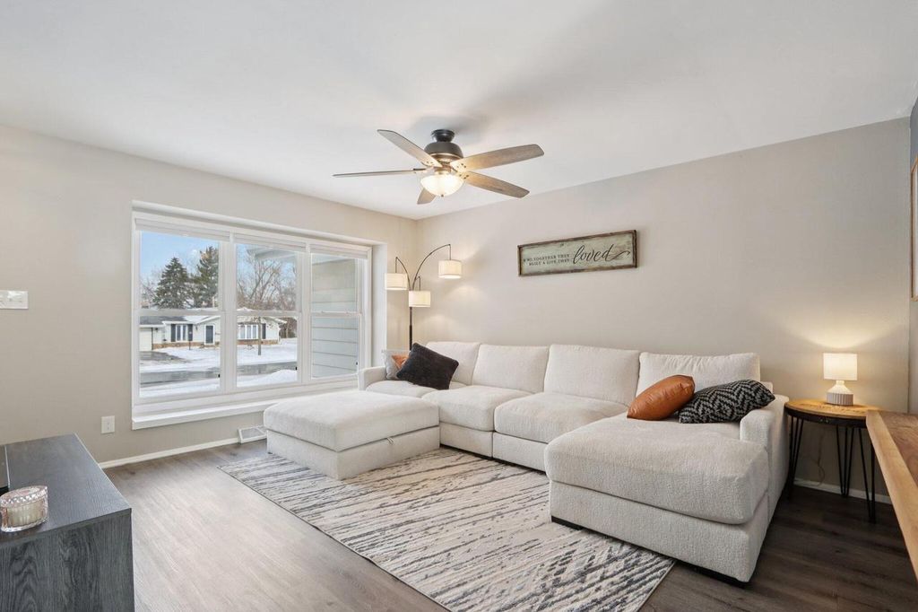 Photo of 2117 Sunnyside DRIVE, Waukesha, WI 53186 (MLS # 1946031)