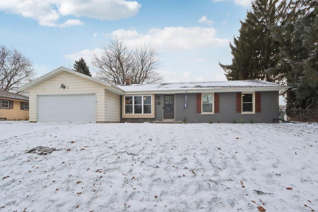 Photo of 2117 Sunnyside DRIVE, Waukesha, WI 53186 (MLS # 1946031)