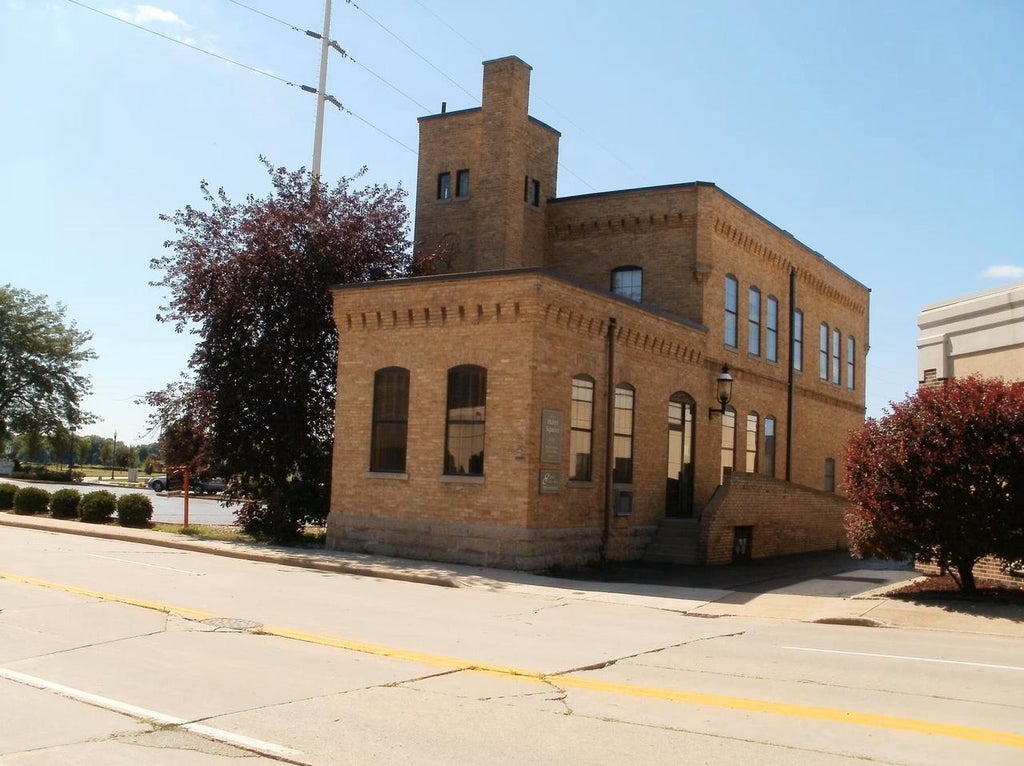 Photo of 136 Jackson STREET, Oshkosh, WI 54901 (MLS # 50331939)