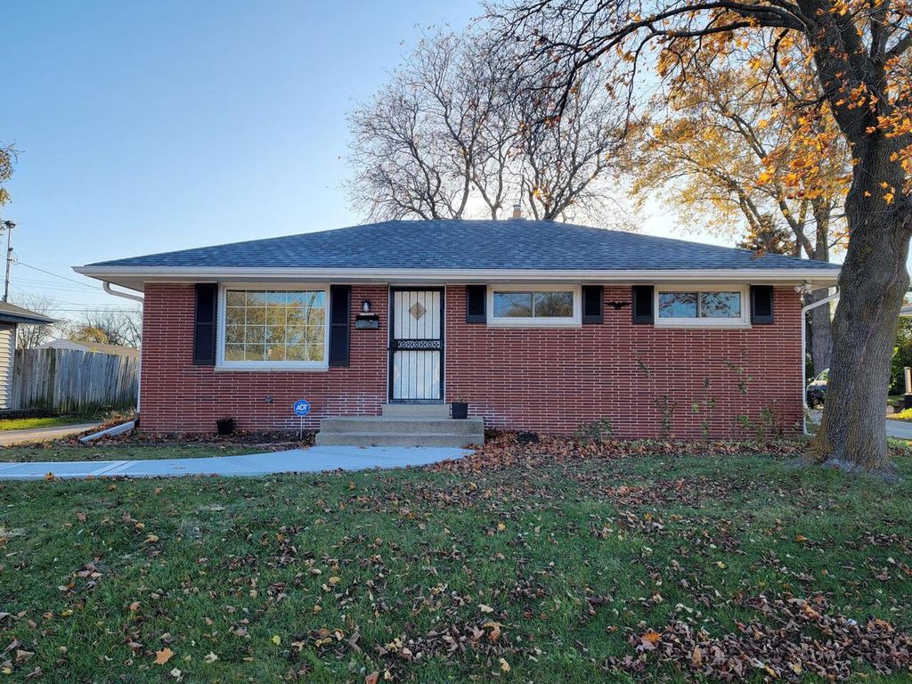 Photo of 6295 N Joyce AVENUE, Milwaukee, WI 53225 (MLS # 1942994)